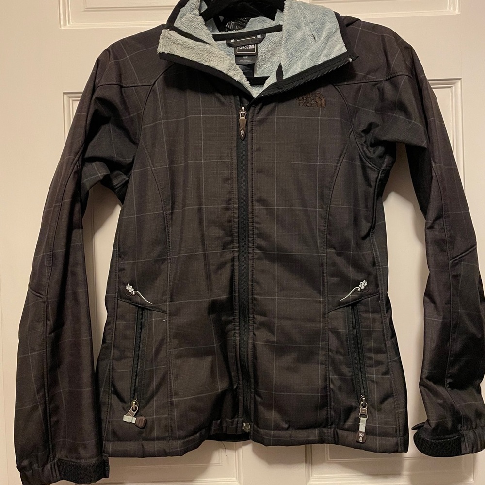 Women’s north face ski/snowboarding jacket - small
